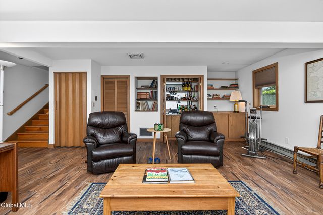 1283 Hawthorn Road, Niskayuna, NY 12309