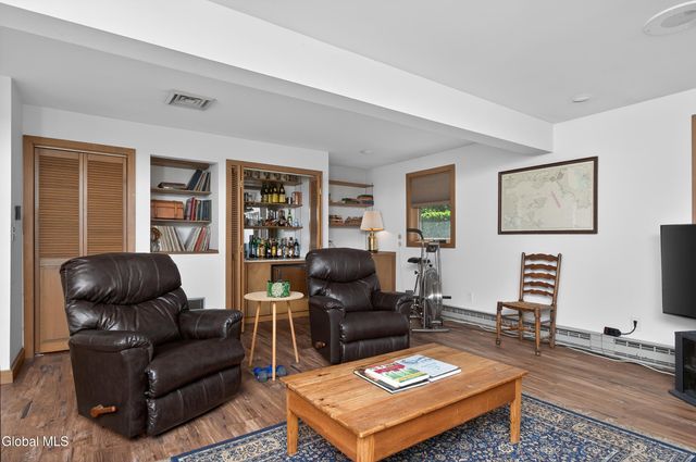 1283 Hawthorn Road, Niskayuna, NY 12309