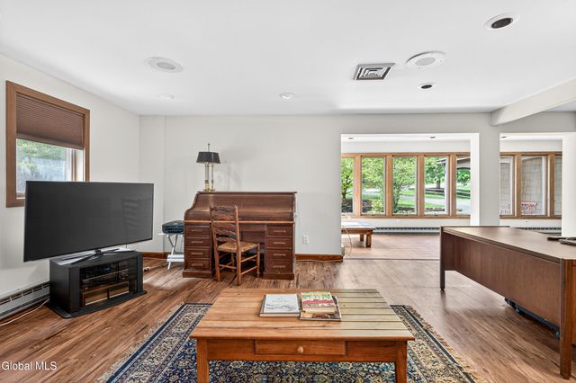 1283 Hawthorn Road, Niskayuna, NY 12309