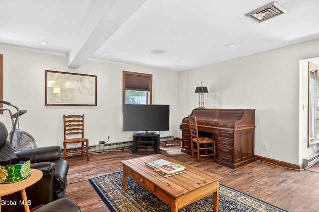 1283 Hawthorn Road, Niskayuna, NY 12309