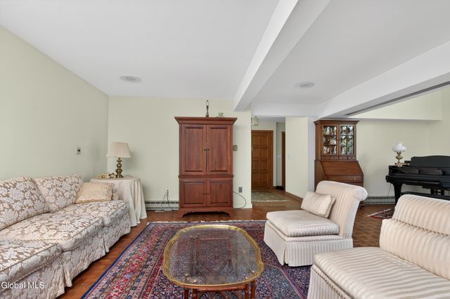 1283 Hawthorn Road, Niskayuna, NY 12309