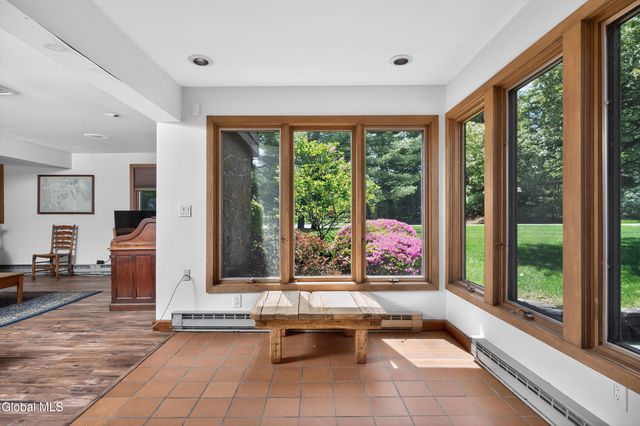1283 Hawthorn Road, Niskayuna, NY 12309