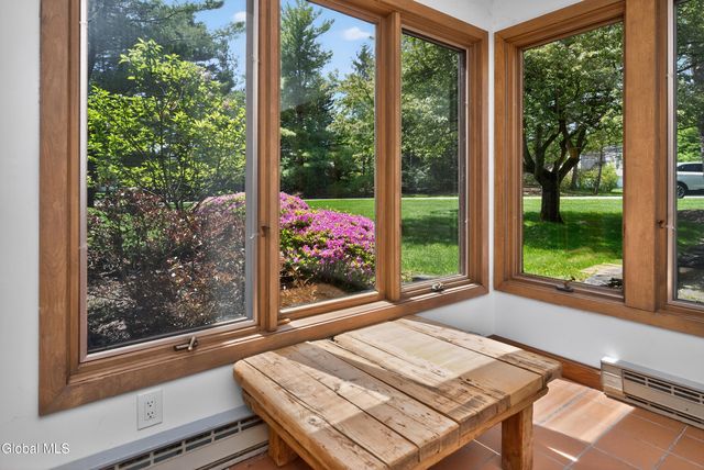 1283 Hawthorn Road, Niskayuna, NY 12309