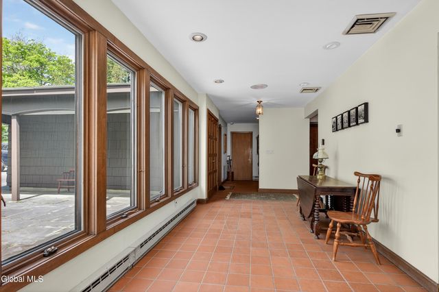 1283 Hawthorn Road, Niskayuna, NY 12309