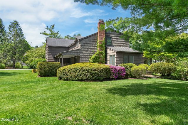 1283 Hawthorn Road, Niskayuna, NY 12309