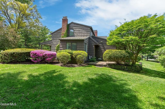 1283 Hawthorn Road, Niskayuna, NY 12309