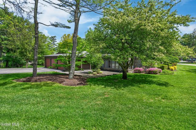 1283 Hawthorn Road, Niskayuna, NY 12309