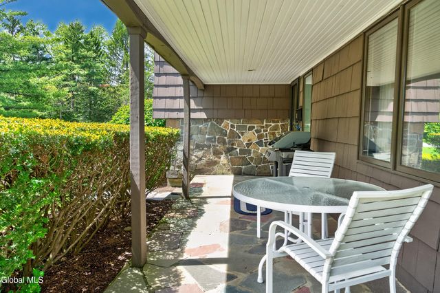 1283 Hawthorn Road, Niskayuna, NY 12309