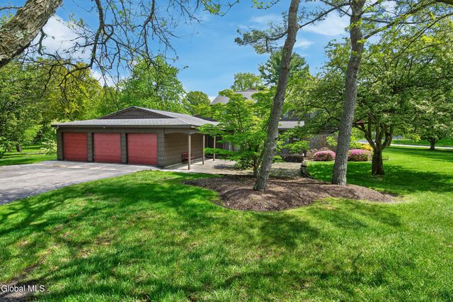 1283 Hawthorn Road, Niskayuna, NY 12309