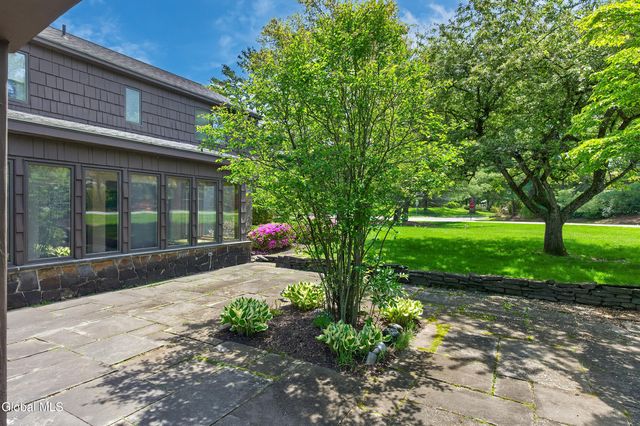 1283 Hawthorn Road, Niskayuna, NY 12309