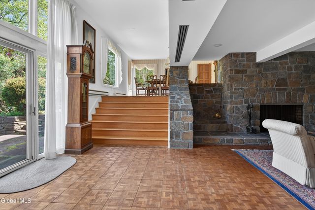 1283 Hawthorn Road, Niskayuna, NY 12309