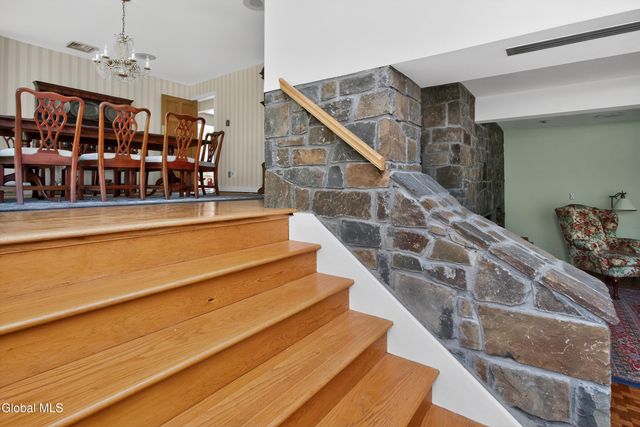 1283 Hawthorn Road, Niskayuna, NY 12309