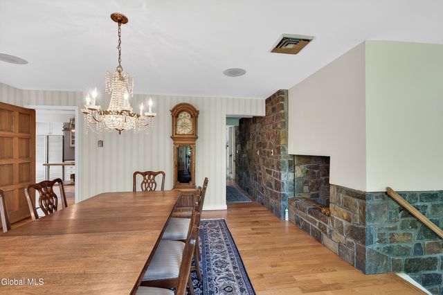 1283 Hawthorn Road, Niskayuna, NY 12309