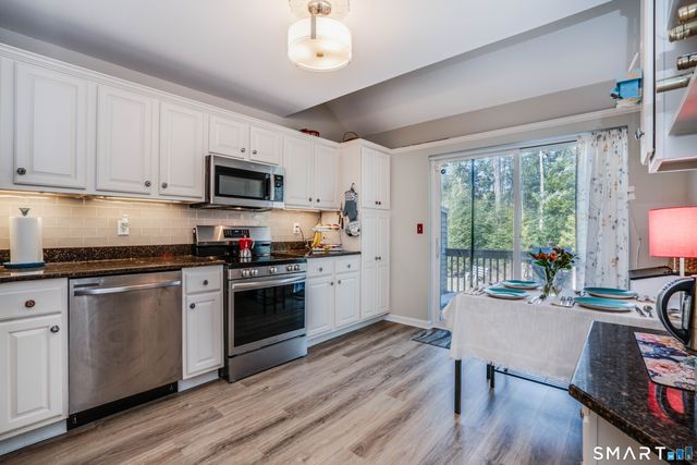 284 Castlewood Drive 284, Bloomfield, CT 06002