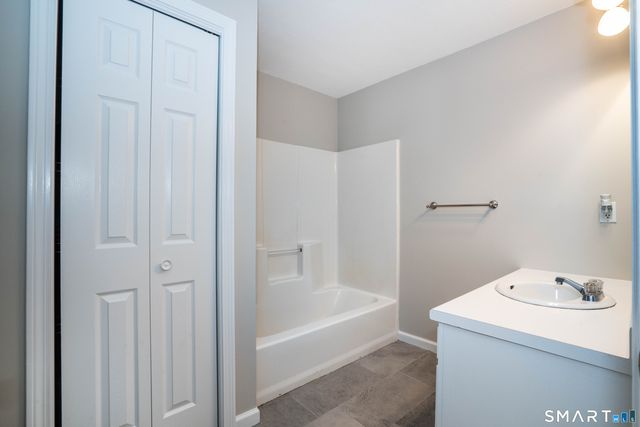 284 Castlewood Drive 284, Bloomfield, CT 06002