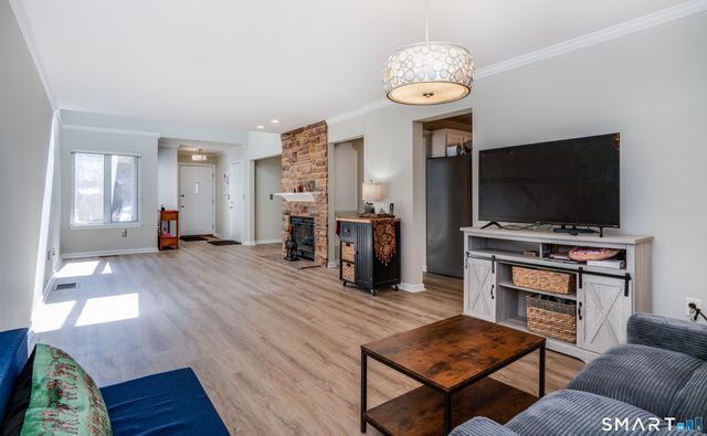 284 Castlewood Drive 284, Bloomfield, CT 06002