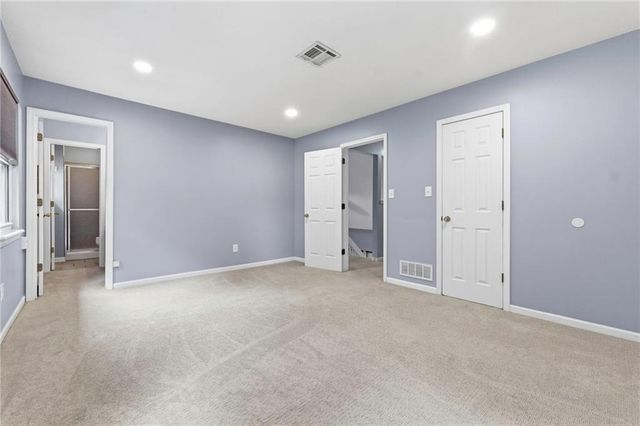 203 W Foxwood Drive, Raymore, MO 64083