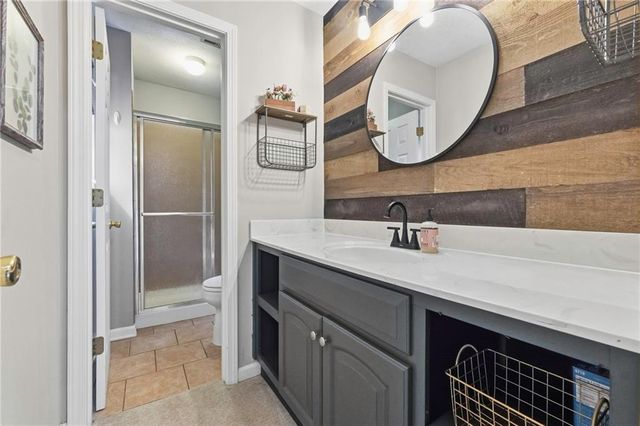 203 W Foxwood Drive, Raymore, MO 64083