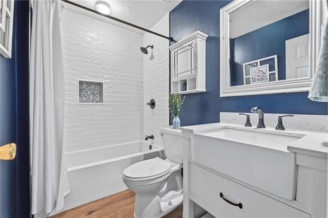 203 W Foxwood Drive, Raymore, MO 64083
