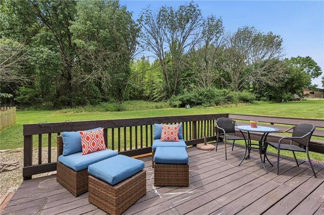 203 W Foxwood Drive, Raymore, MO 64083