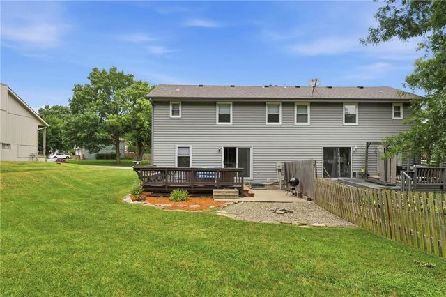 203 W Foxwood Drive, Raymore, MO 64083
