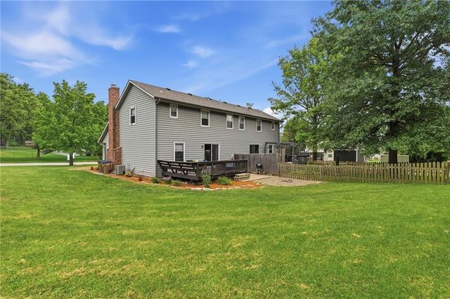 203 W Foxwood Drive, Raymore, MO 64083