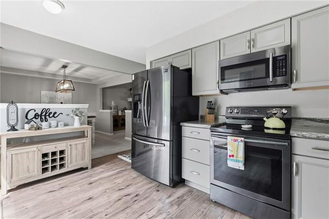 203 W Foxwood Drive, Raymore, MO 64083