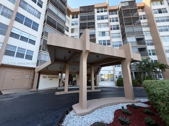 1100 Saint Charles Pl L6, Pembroke Pines, FL 33026