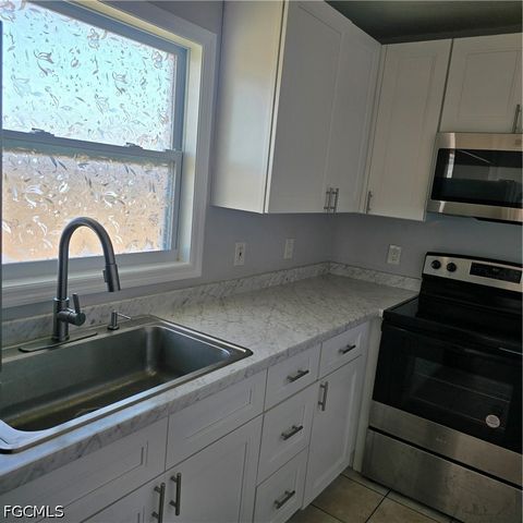 1818 SW Santa Barbara PL 2, Cape Coral, FL 33991