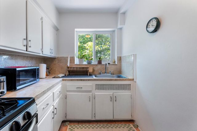 6941 Bay Dr B3, Miami Beach, FL 33141