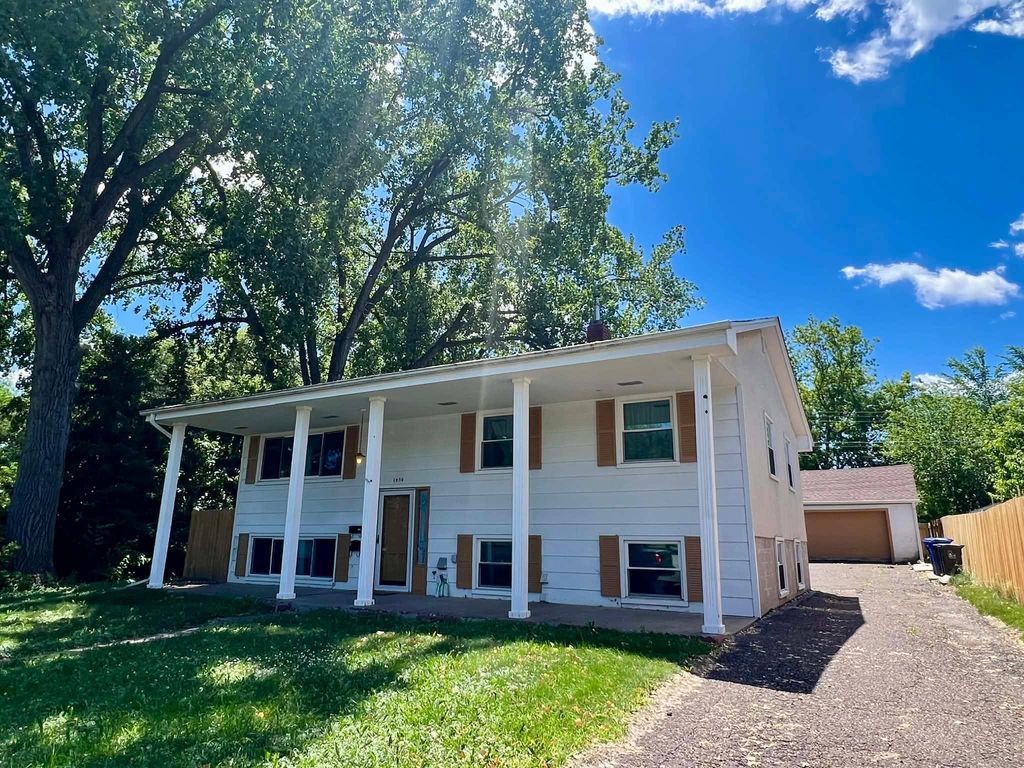 1450 Idaho Avenue E, Saint Paul, MN 55106