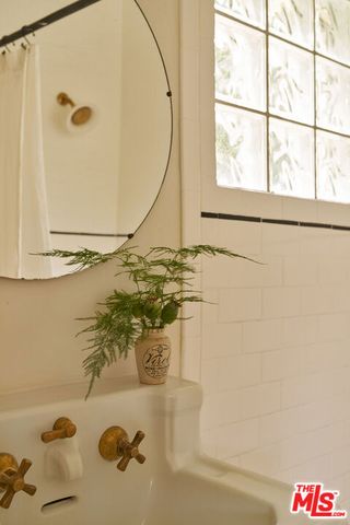 404 N Avenue 52, Los Angeles, CA 90042