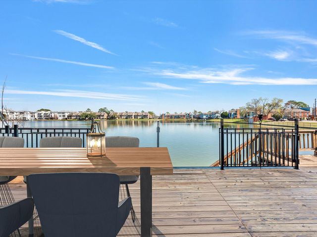 2110 Lakeshore Edge Drive, Houston, TX 77080