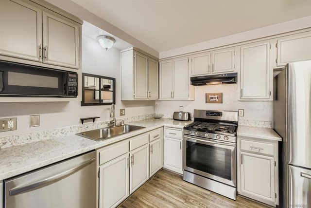 5059 La Cuenta Dr, San Diego, CA 92124