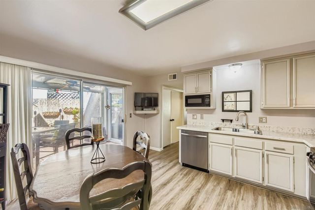 5059 La Cuenta Dr, San Diego, CA 92124