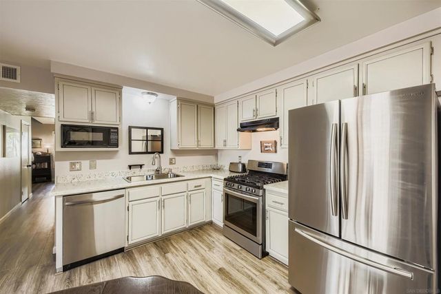 5059 La Cuenta Dr, San Diego, CA 92124