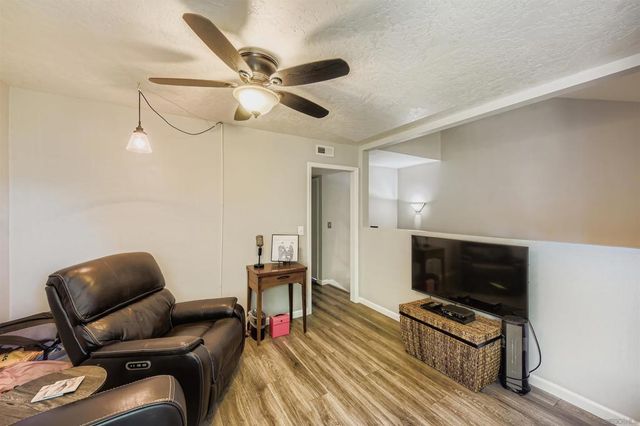 5059 La Cuenta Dr, San Diego, CA 92124