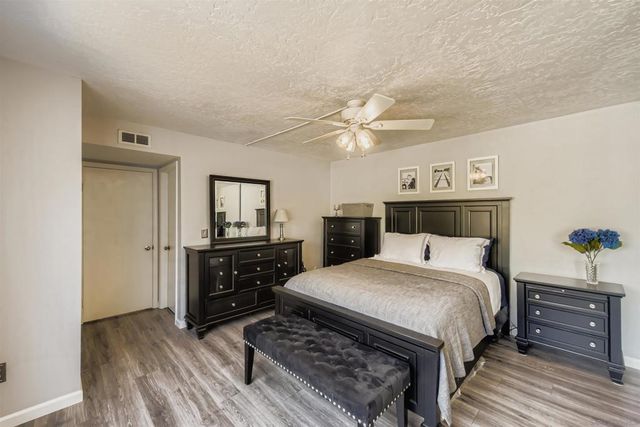 5059 La Cuenta Dr, San Diego, CA 92124