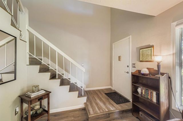 5059 La Cuenta Dr, San Diego, CA 92124