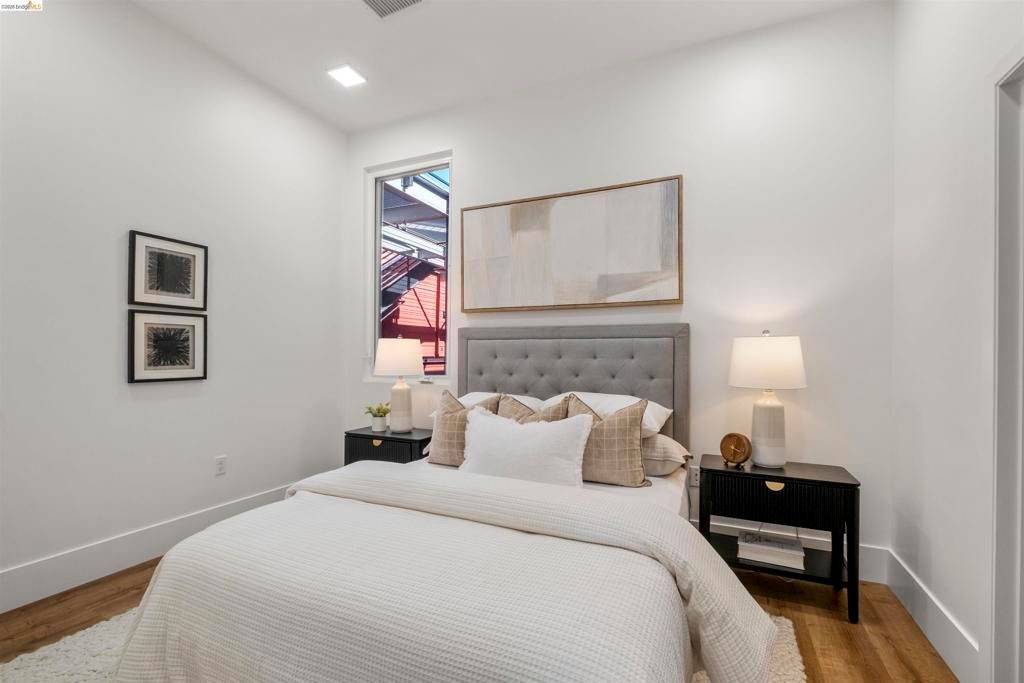 Image 11 of property listing at 1545 32nd Street 101, Oakland, CA 94608