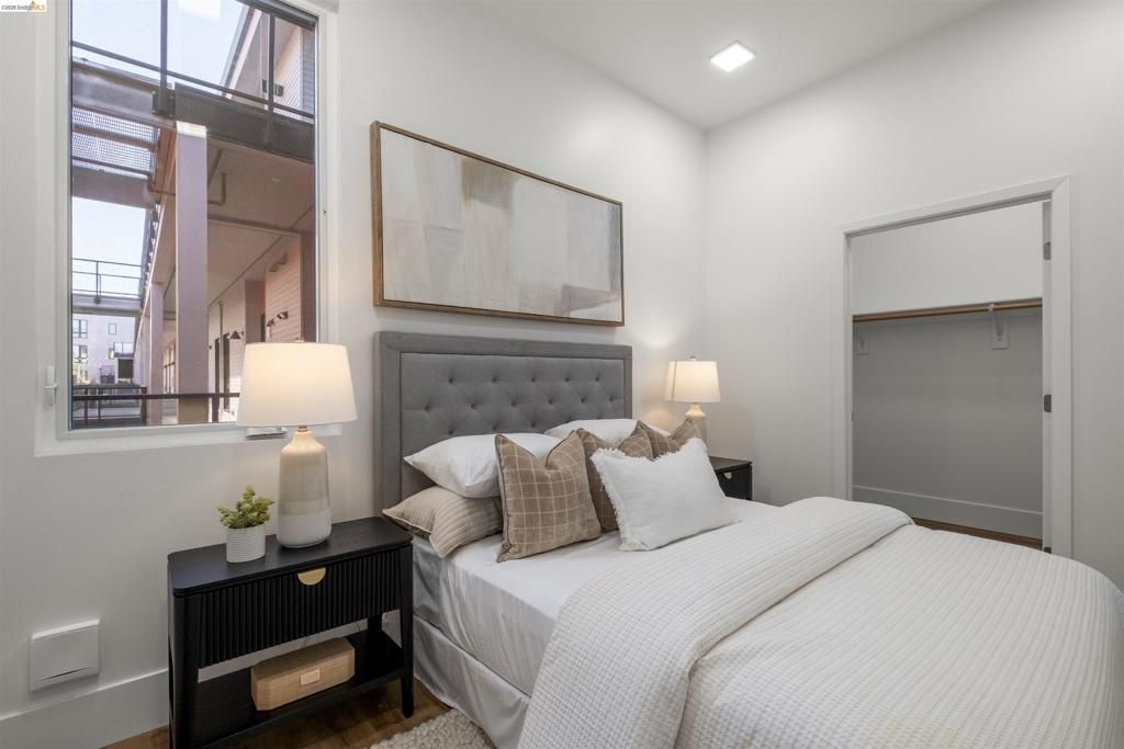 Image 13 of property listing at 1545 32nd Street 101, Oakland, CA 94608