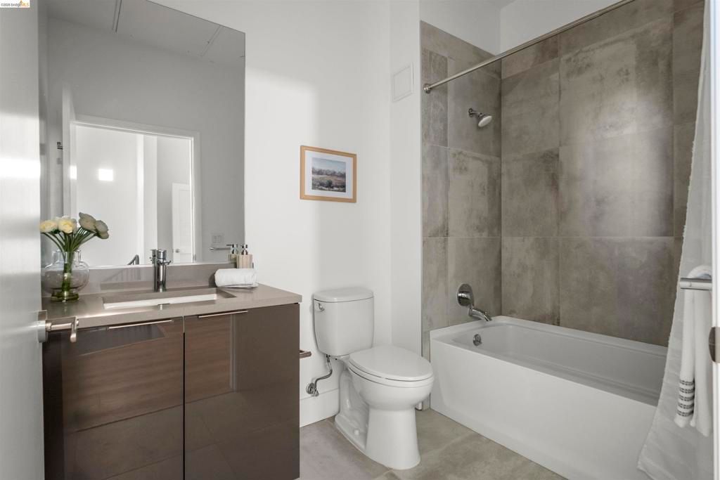 Image 19 of property listing at 1545 32nd Street 101, Oakland, CA 94608