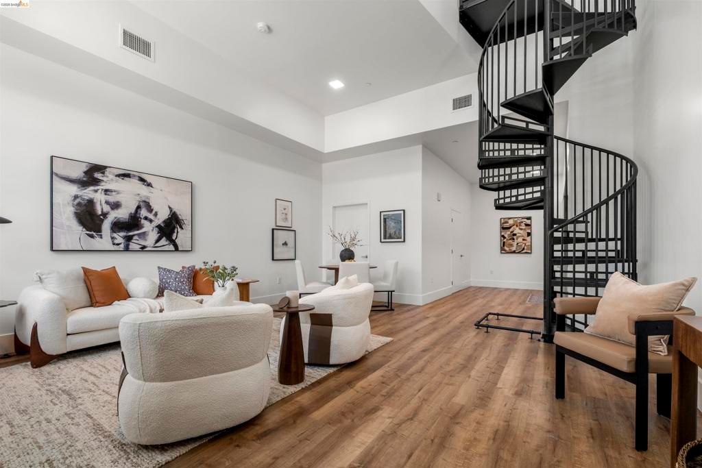 Image 2 of property listing at 1545 32nd Street 101, Oakland, CA 94608