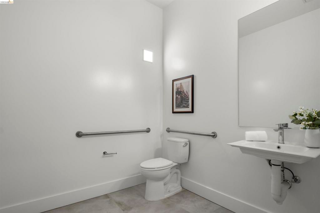 Image 20 of property listing at 1545 32nd Street 101, Oakland, CA 94608