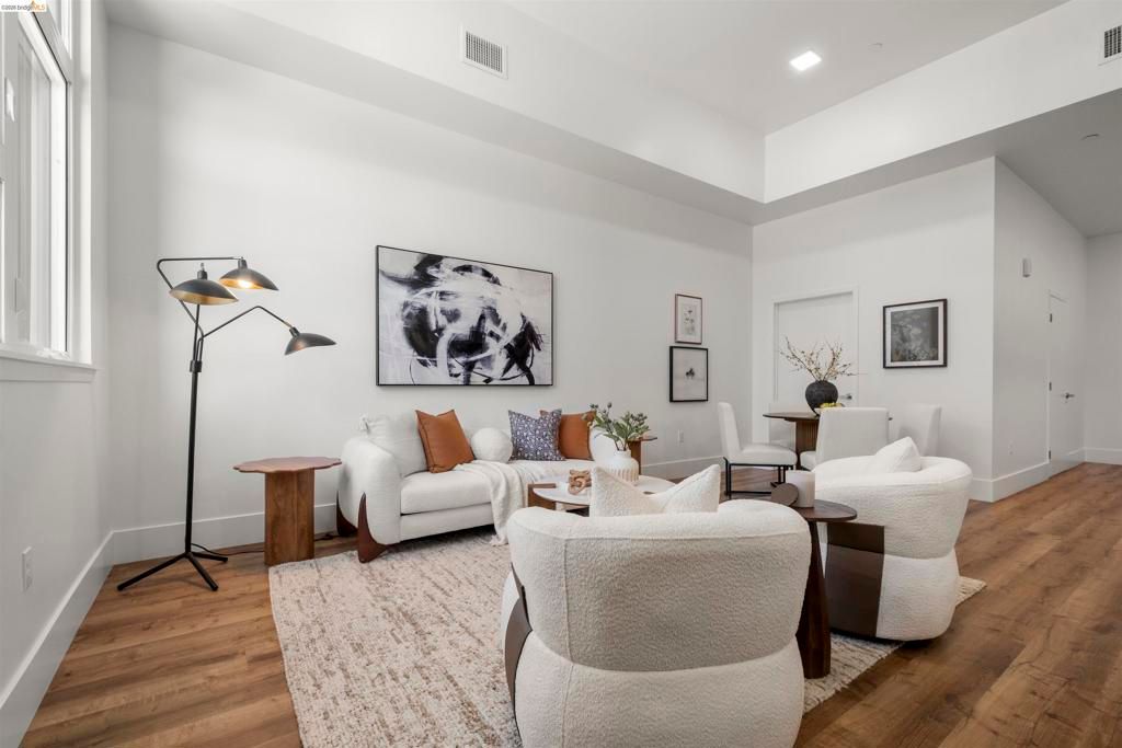 Image 4 of property listing at 1545 32nd Street 101, Oakland, CA 94608