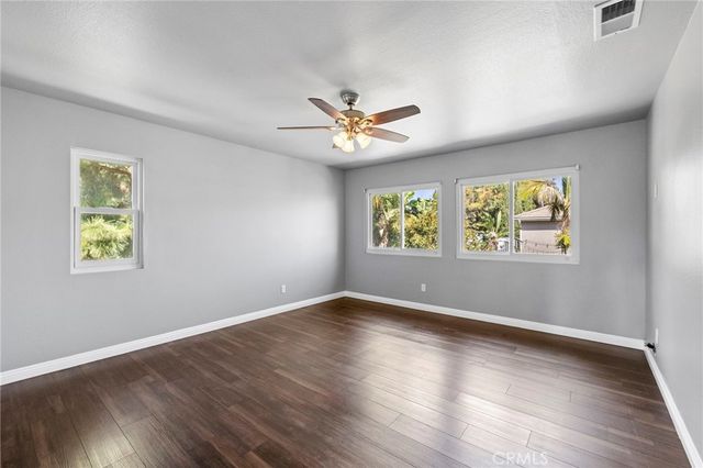 74 Linhaven, Irvine, CA 92602