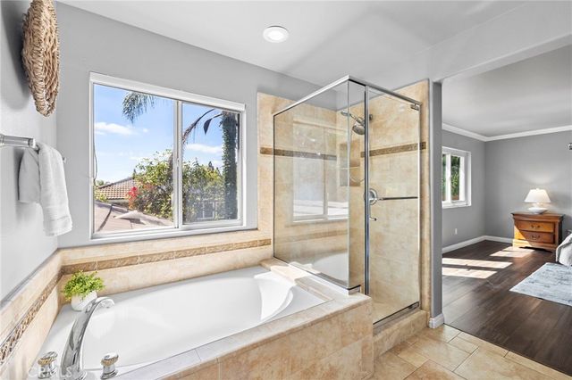 74 Linhaven, Irvine, CA 92602