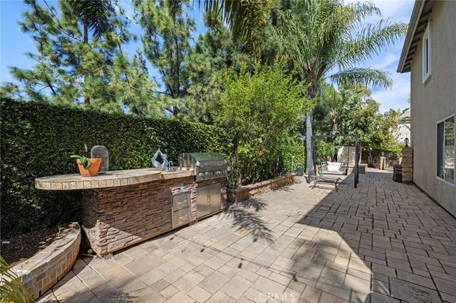 74 Linhaven, Irvine, CA 92602