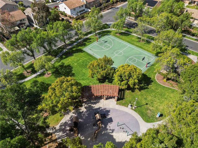 74 Linhaven, Irvine, CA 92602