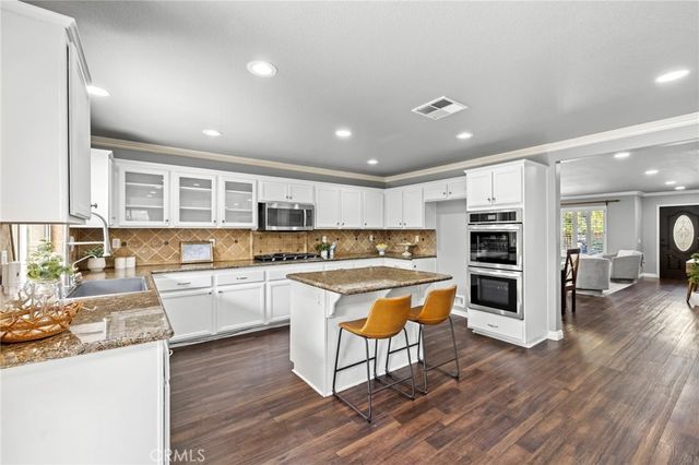 74 Linhaven, Irvine, CA 92602